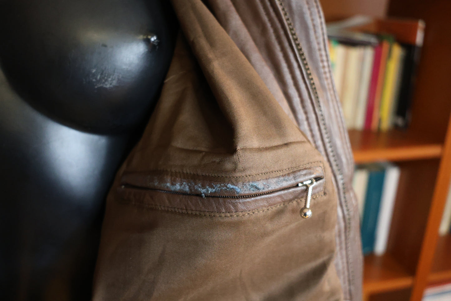 Giacca in pelle marrone con colletto