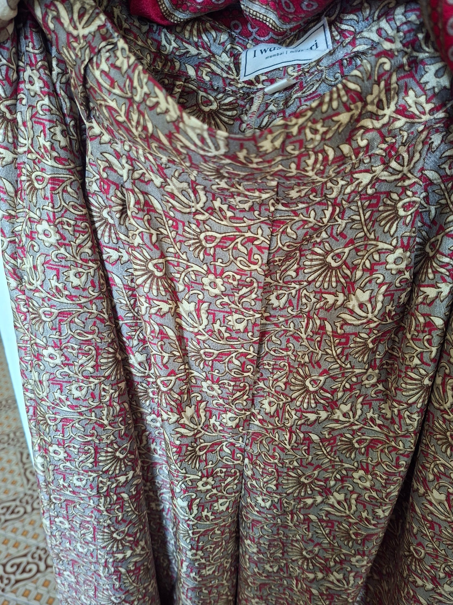 Set coordinato grigio e rosso I Was A Sari sustainable fashion sets, M