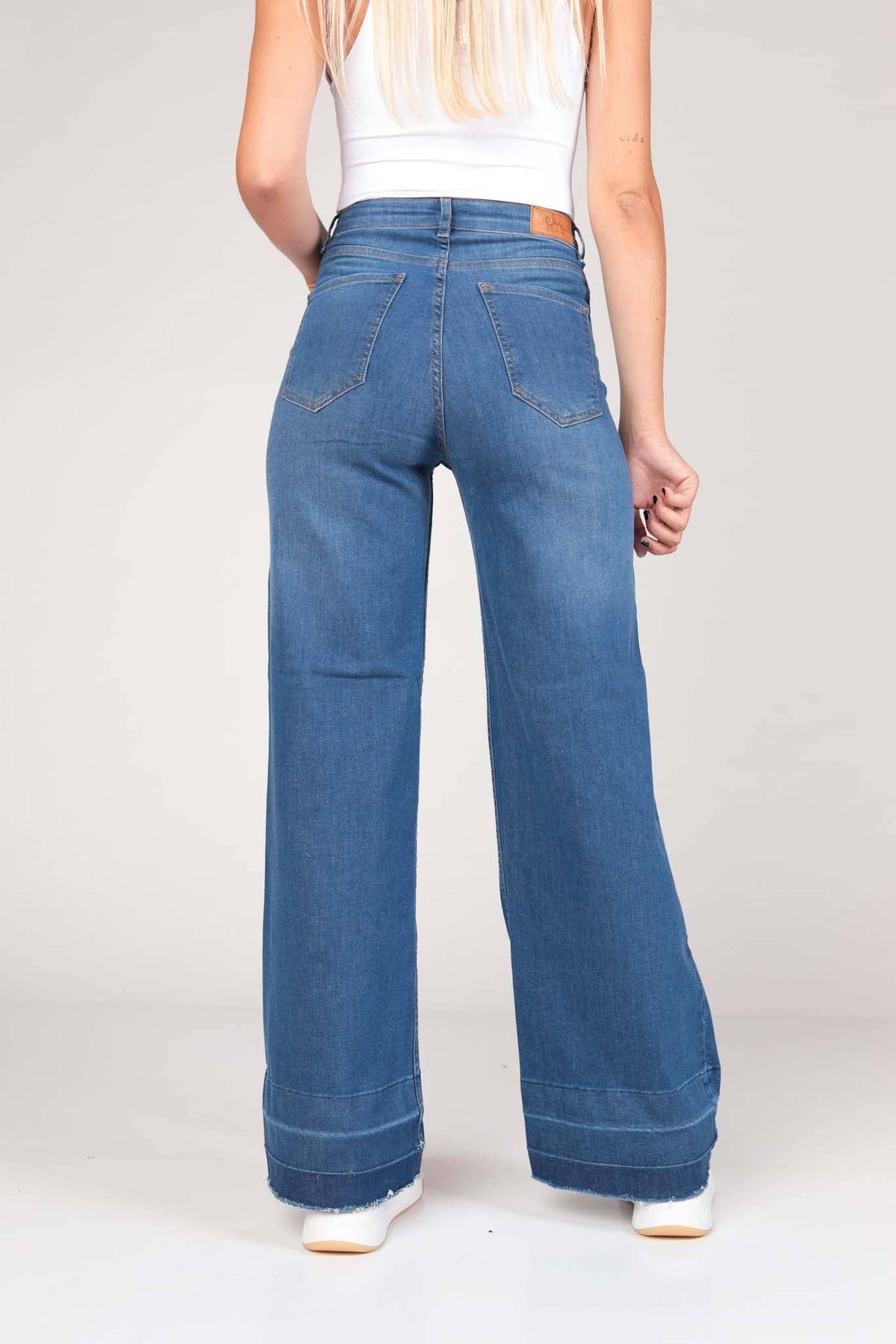 Classic Straight Jeans: Black / 48 / High