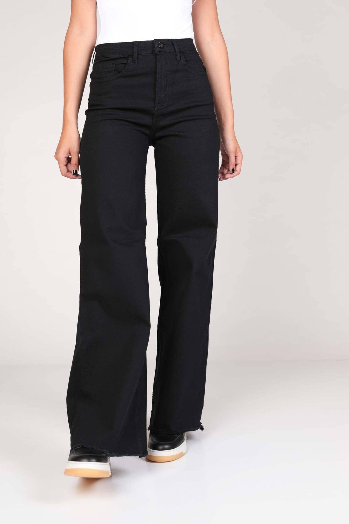 Classic Straight Jeans: Black / 48 / High