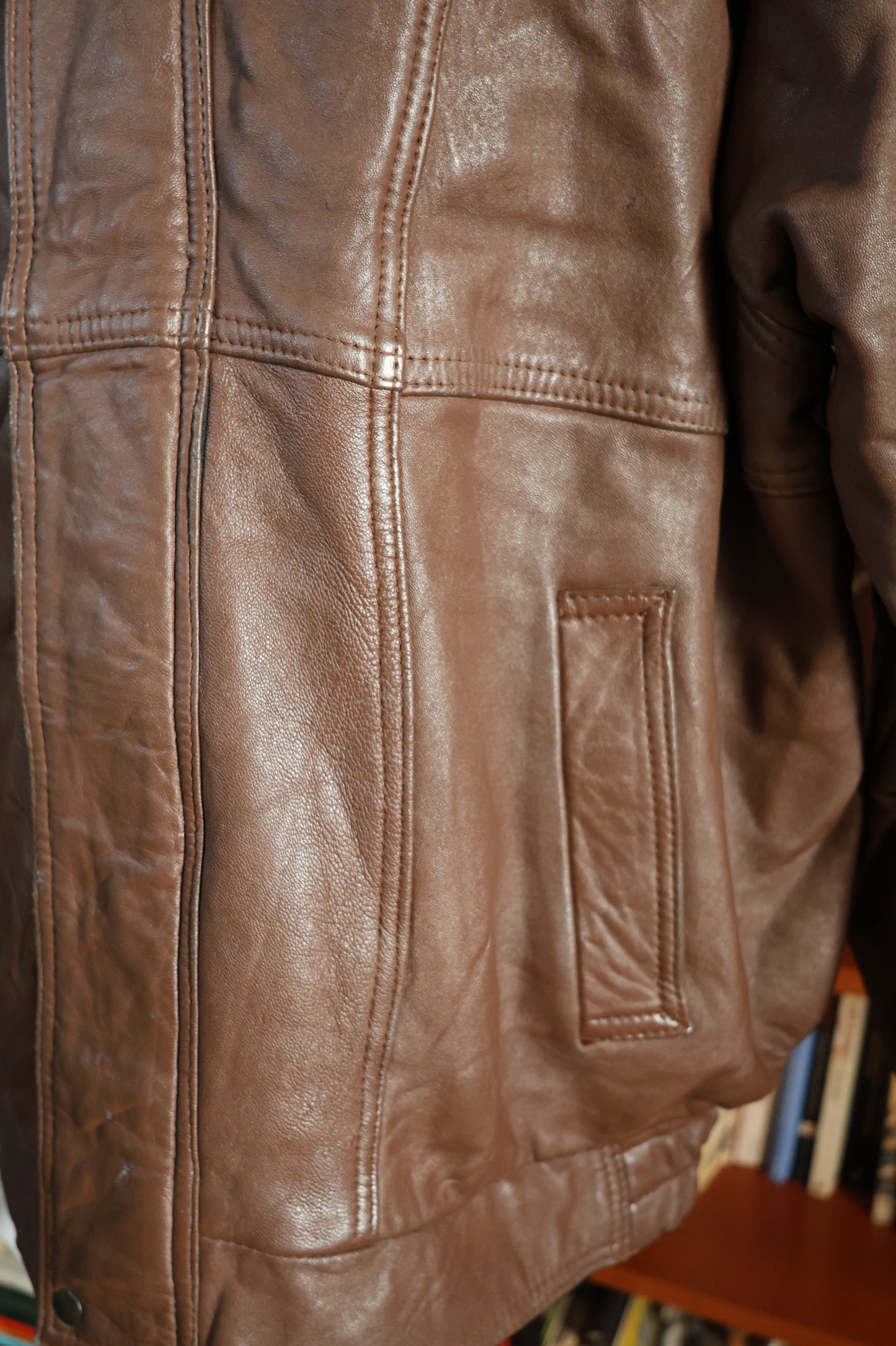 Giacca in pelle marrone con colletto