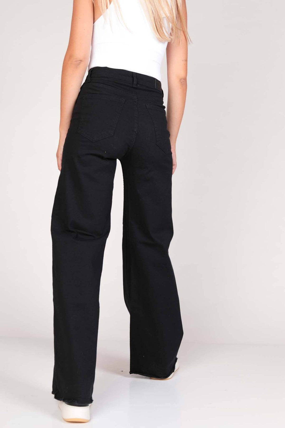 Classic Straight Jeans: Black / 42 / High