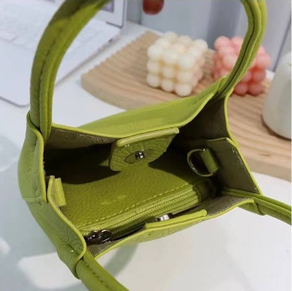 Vegan Bucket Hand Bag Crossbody Bag: Red